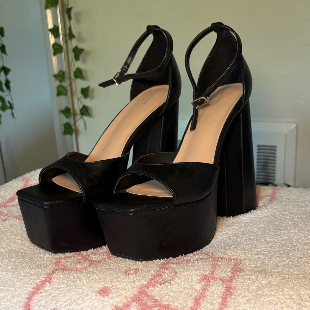 PrettyLittleThing Black Platform Heels
